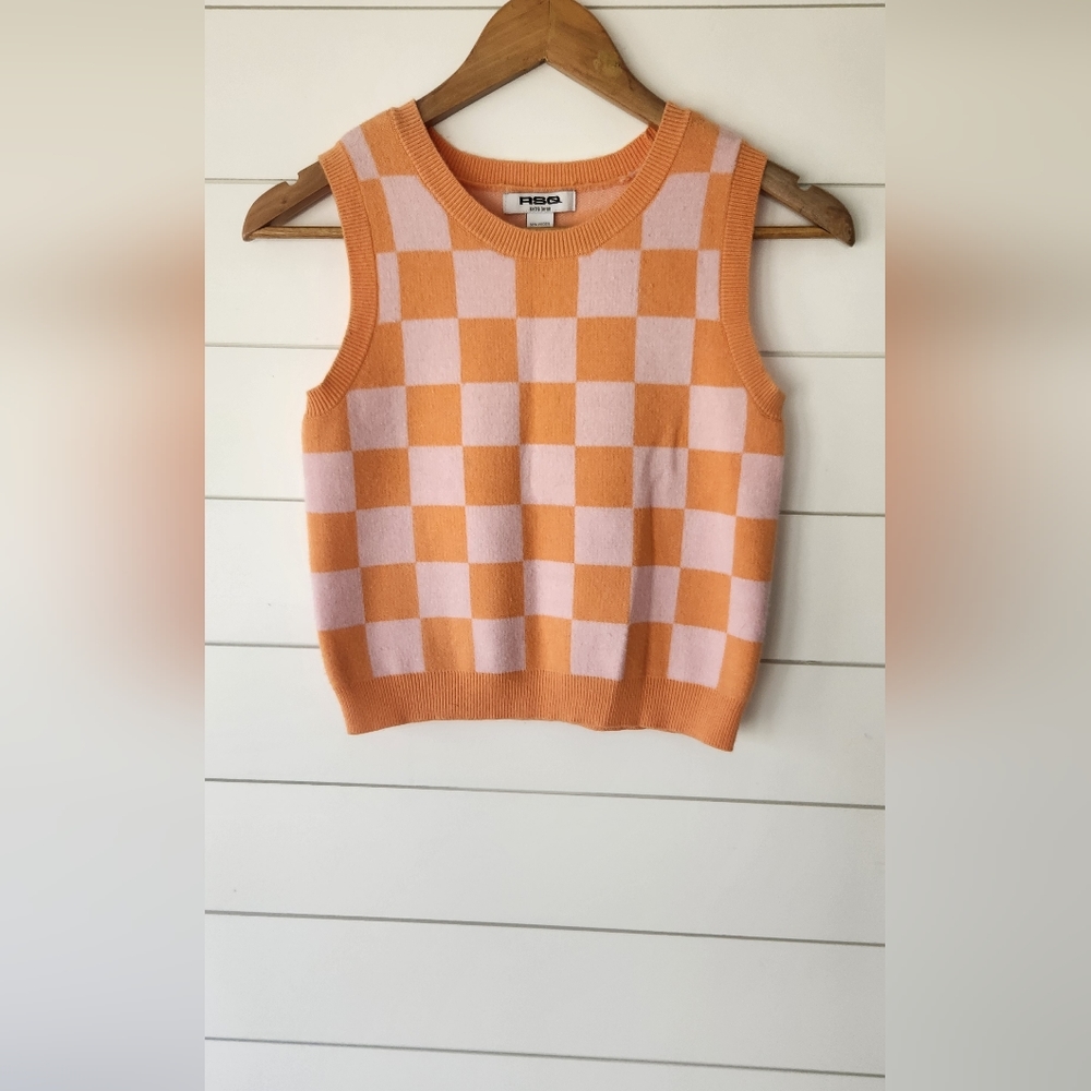 Women's RSQ Sweater Vest with an orange  geometric pattern size XL